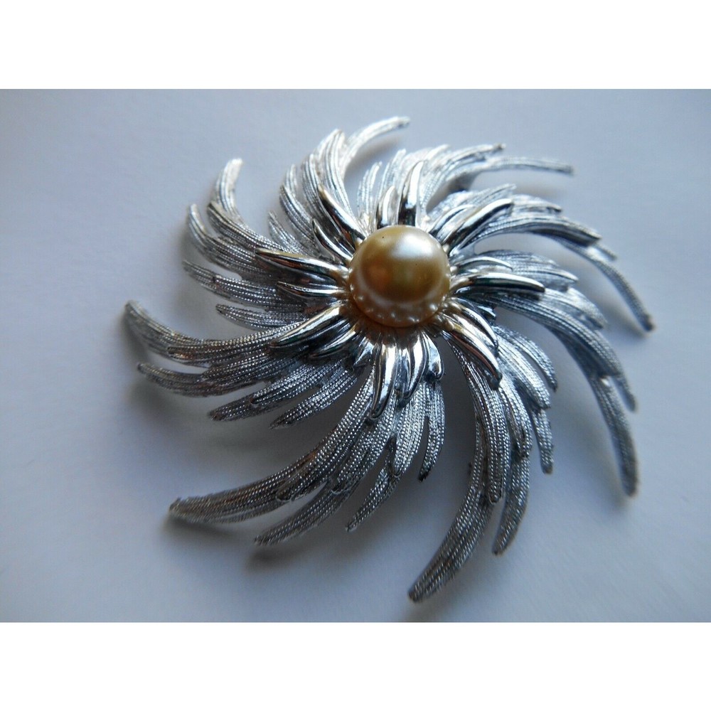 Signed SARAH COVENTRY Vintage Silver tone Faux Pearl Round Flower Brooch Pin